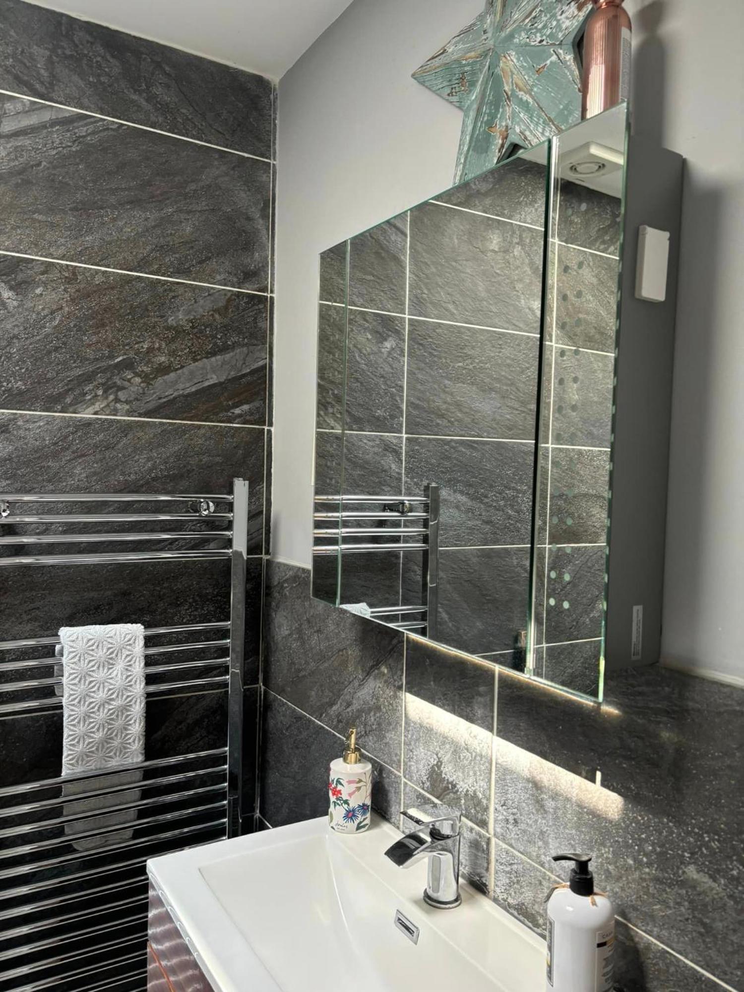 Secret Gem 1 Bed Garden Flat Private Luxury Hot Tub Lejlighed Bournemouth Eksteriør billede