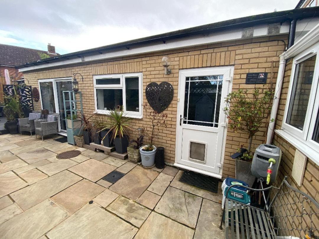 Secret Gem 1 Bed Garden Flat Private Luxury Hot Tub Lejlighed Bournemouth Eksteriør billede