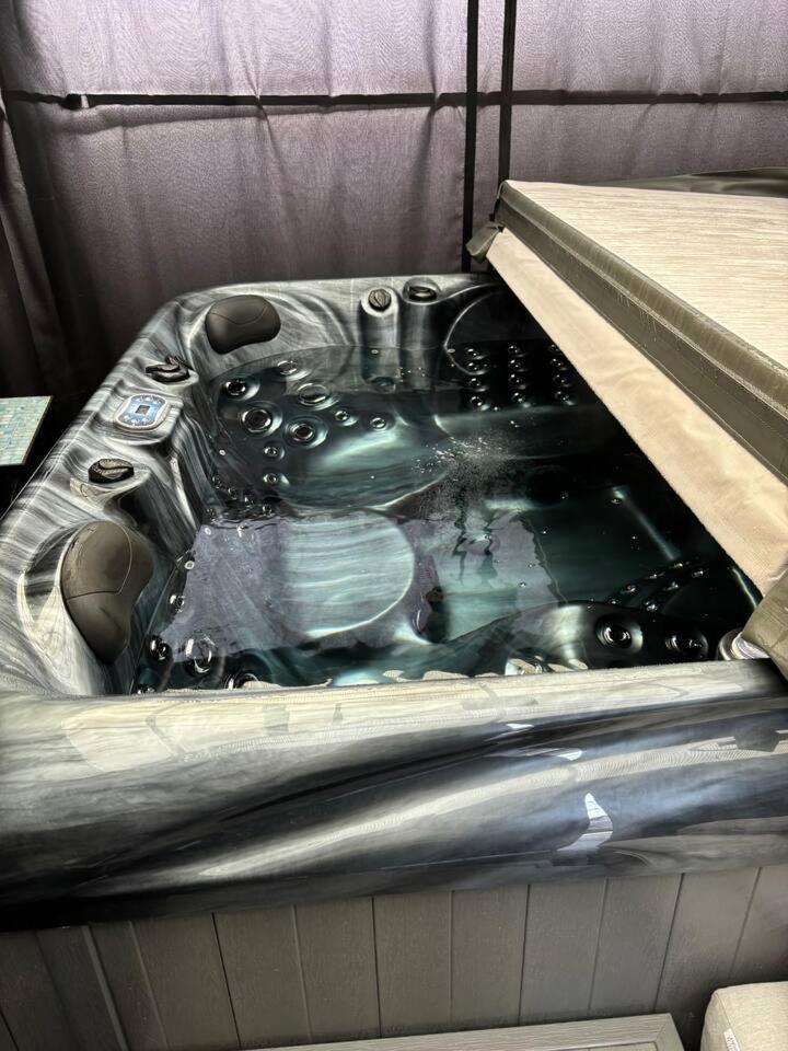 Secret Gem 1 Bed Garden Flat Private Luxury Hot Tub Lejlighed Bournemouth Eksteriør billede