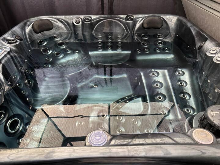 Secret Gem 1 Bed Garden Flat Private Luxury Hot Tub Lejlighed Bournemouth Eksteriør billede